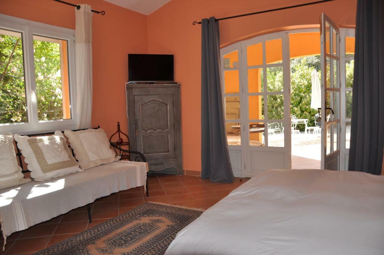 Mas Des Oliviers Bed & Breakfast Saint-Marc-Jaumegarde Exterior photo