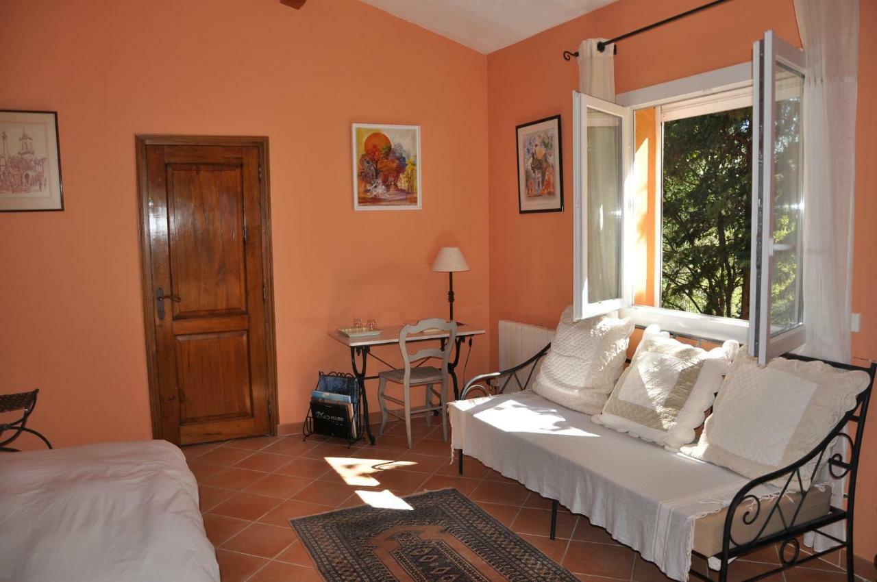 Mas Des Oliviers Bed & Breakfast Saint-Marc-Jaumegarde Exterior photo